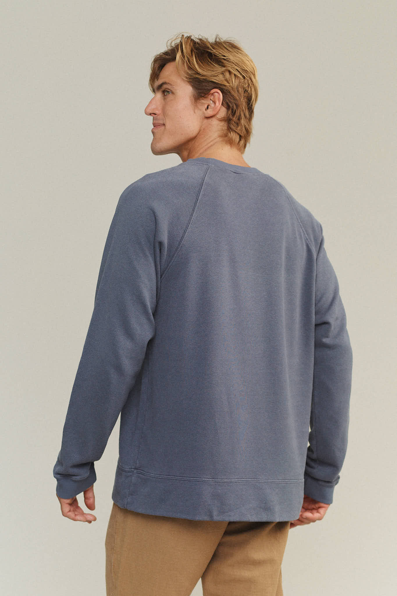 Sierra Raglan Sweatshirt - Image 10